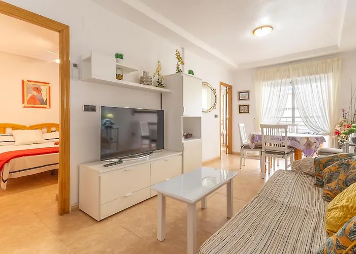 2 Bedroom Amazing In Apartamento Torrevieja